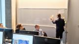Prowadzący szkolenie i uczestnicy podczas jednego z ćwiczeń 