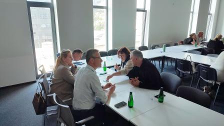 Jedna z grup warsztatowych podczas wspólnej pracy 